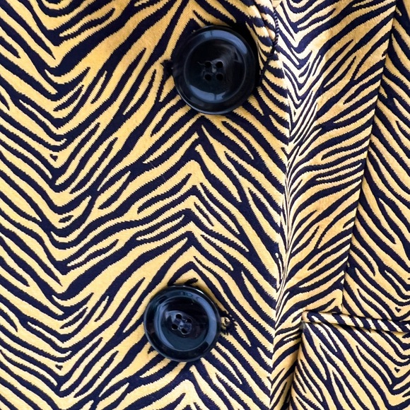 🦓 Animal Print Blazer & Shorts 🦓 - Picture 7 of 8